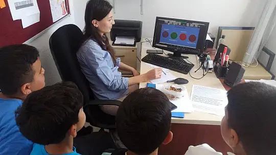 Köyceğizli öğrenciler su üstü atık temizleme robotunu tanıttı