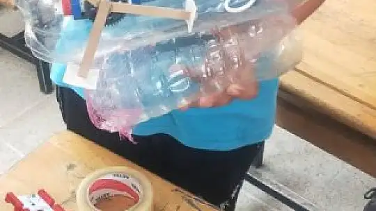 Köyceğizli öğrenciler su üstü atık temizleme robotunu tanıttı