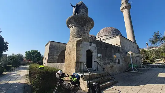 Köyceğizli öğretmen 600 km bisiklet sürerek öğrencilerine tarihi ve kültürel mekanları tanıttı