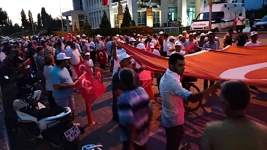 Köyceğizliler 15 Temmuz'un yıldönümünde meydanlara indi