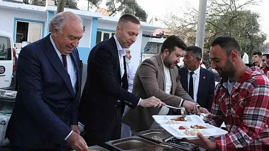 Küçük Dibekdere'de iftar yemeği