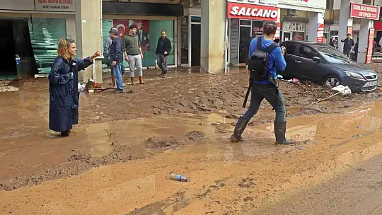 KUMLUCA'DA SEL ESNAFI VURDU, GÖRÜNTÜLER SAVAŞ ALANLARINI ARATMADI