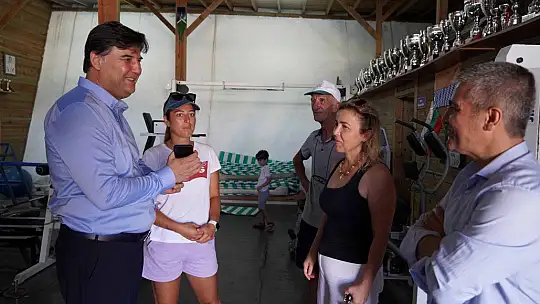 Karaca, Belediyespor Kürek Takımı'nı ziyaret etti