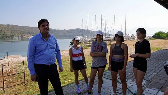 Karaca, Belediyespor Kürek Takımı'nı ziyaret etti