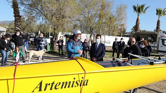 Kürek Teknesi 'Artemisia' denize indirildi