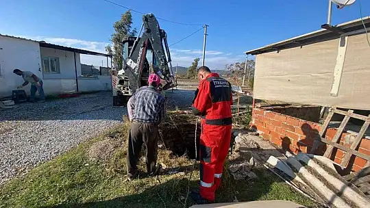 Kuyuya düşen inek kurtarıldı