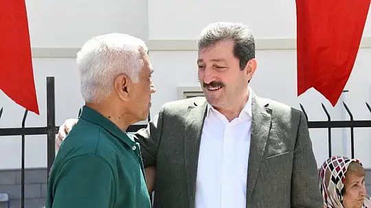 Vali Tavlı, Depremzede Ailelerle Bayramlaştı