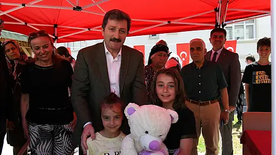 Vali Tavlı, Depremzede Ailelerle Bayramlaştı