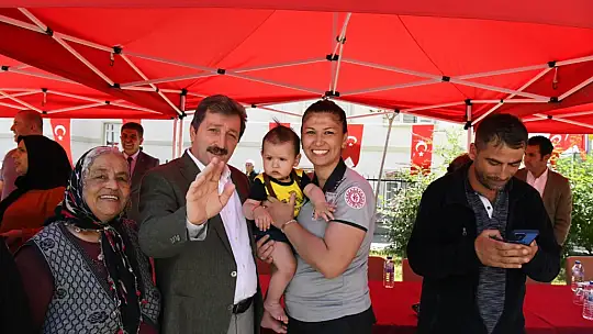 Vali Tavlı, Depremzede Ailelerle Bayramlaştı