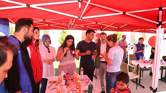 Vali Tavlı, Depremzede Ailelerle Bayramlaştı