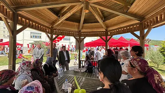 Vali Tavlı, Depremzede Ailelerle Bayramlaştı