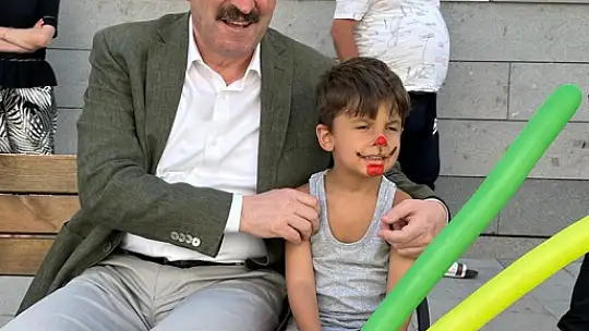 Vali Tavlı, Depremzede Ailelerle Bayramlaştı