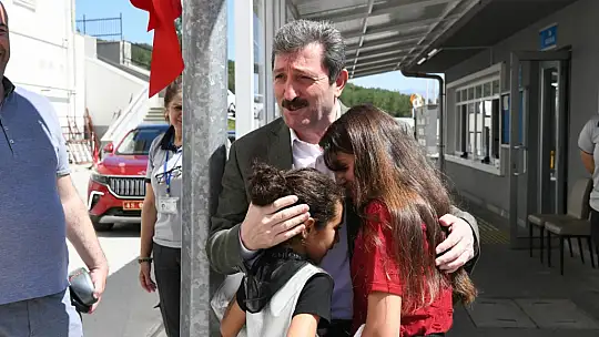 Vali Tavlı, Depremzede Ailelerle Bayramlaştı