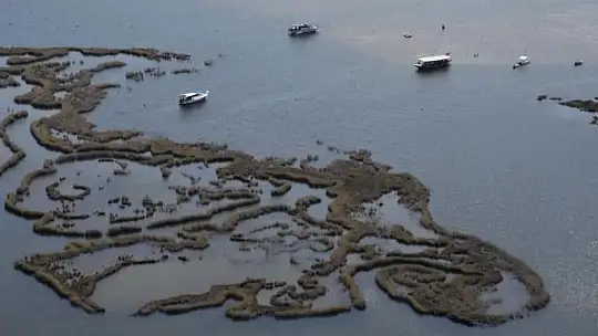 Labirent görünümlü Dalyan sazlıkları misafirlerini ağırlamaya devam ediyor