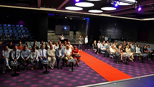 LİKYA İLMEKLERİ DEFİLESİ GÖZ KAMAŞTIRDI