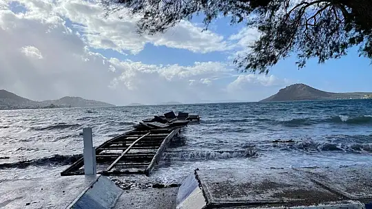 Lodos, Bodrum'da lüks yatı karaya sürükledi