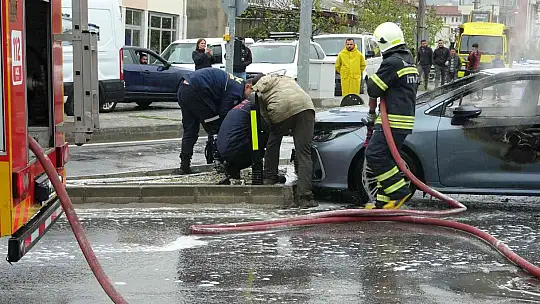 LPG'Lİ OTOMOBİL ALEV ALDI: 2 YARALI