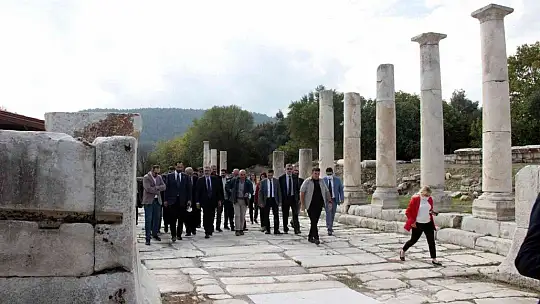 Mahir Ünal Stratonikeia'yı gezdi