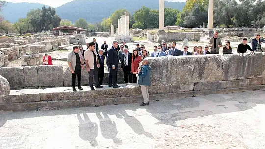 Mahir Ünal Stratonikeia'yı gezdi