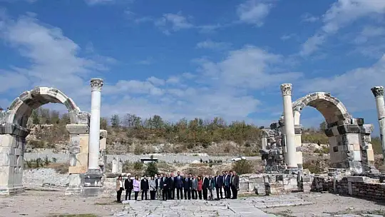 Mahir Ünal Stratonikeia'yı gezdi