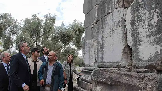 Mahir Ünal Stratonikeia'yı gezdi