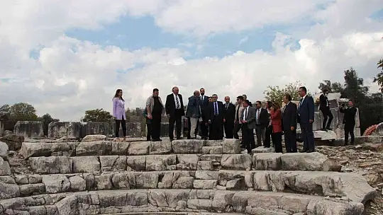 Mahir Ünal Stratonikeia'yı gezdi
