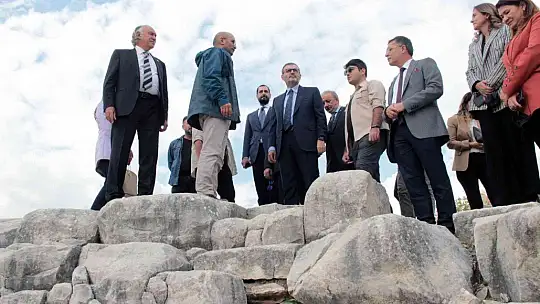 Mahir Ünal Stratonikeia'yı gezdi