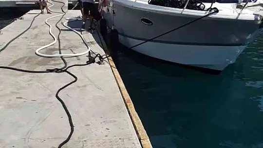 Makine arızası nedeniyle sürüklenen lüks tekne kurtarıldı