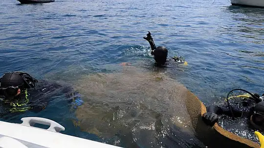 Mangal, bebek arabası ve battaniye, hepsi denizden çıktı