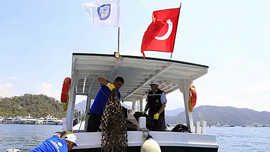 Mangal, bebek arabası ve battaniye, hepsi denizden çıktı