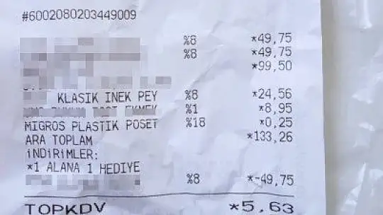 Marketten aldığı peynirin içinden eldiven çıktı