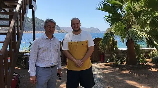 Marmaris Belediye Başkanı Oktay'dan Şahan Gökbakar'a 'geçmiş olsun' ziyareti
