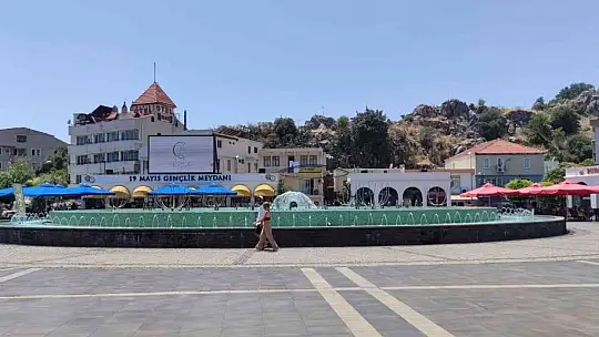 Marmaris Belediyesi, 19 Mayıs Gençlik Meydanı'nda ücretsiz internet  hizmeti başlattı