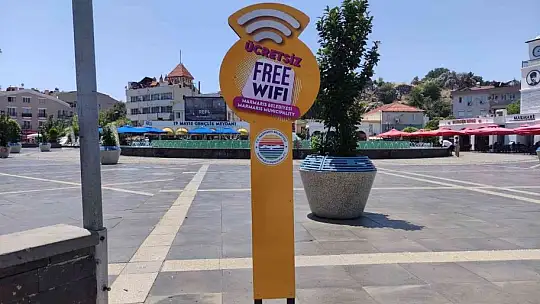 Marmaris Belediyesi, 19 Mayıs Gençlik Meydanı'nda ücretsiz internet  hizmeti başlattı