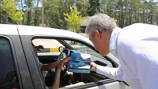 Marmaris Belediyesi, Çetibeli'nde çöp poşeti dağıttı