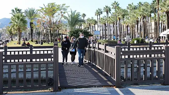 Marmaris Belediyesi'nden meydana yeni köprü