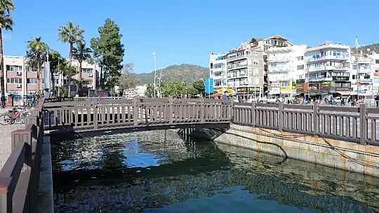 Marmaris Belediyesi'nden meydana yeni köprü