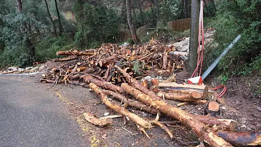 Marmaris Belediyesi, sağanak yağışla birlikte yaşanan olumsuzluklara anında müdahale etti