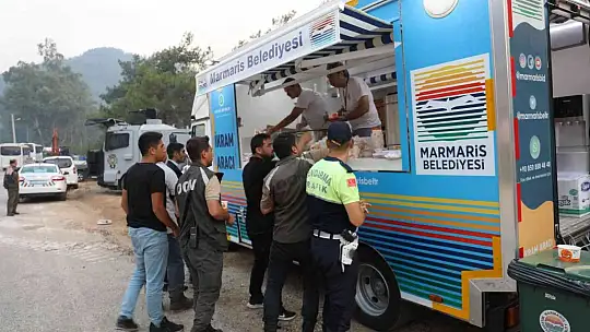 Marmaris Belediyesi yangında var gücü ile sahada