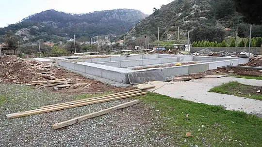 Marmaris Belediyesi yeni salonlar ve halı sahalar için kolları sıvadı