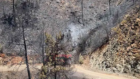 Marmaris Bördübet yangınında soğutma çalışmaları tüm hızı ile devam ediyor