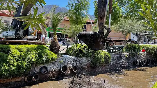 Marmaris derelerinden 4 Bin ton balçık çıktı