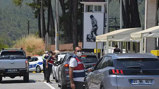 Marmaris, giriş ve çıkış noktalarında denetimler sürüyor