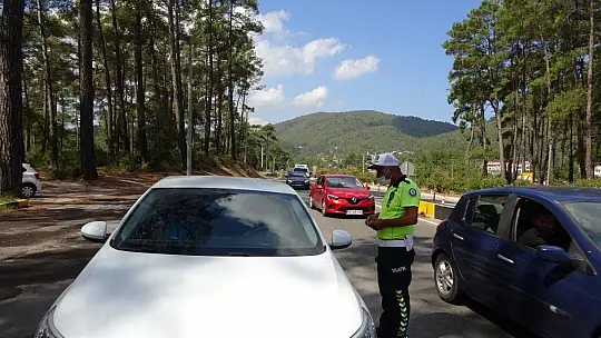 Marmaris, giriş ve çıkış noktalarında denetimler sürüyor