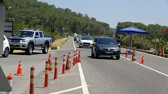 Marmaris, giriş ve çıkış noktalarında denetimler sürüyor