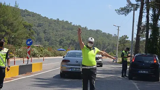 Marmaris, giriş ve çıkış noktalarında denetimler sürüyor