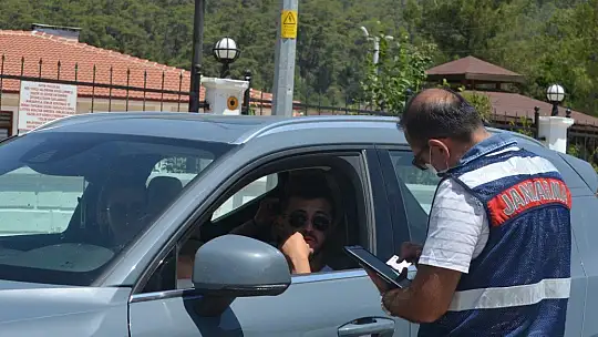 Marmaris, giriş ve çıkış noktalarında denetimler sürüyor
