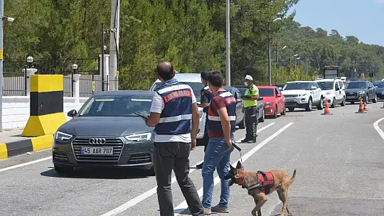 Marmaris, giriş ve çıkış noktalarında denetimler sürüyor