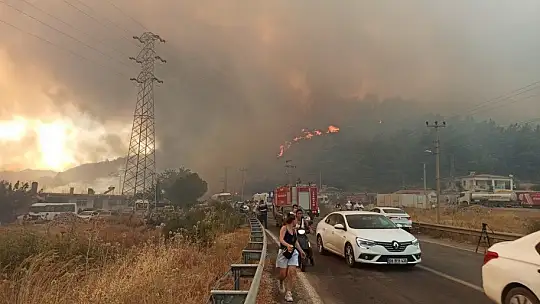 Marmaris Hisarönü tahliye ediliyor