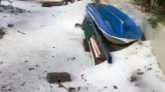 Marmaris'i kar değil, dolu beyaza bürüdü